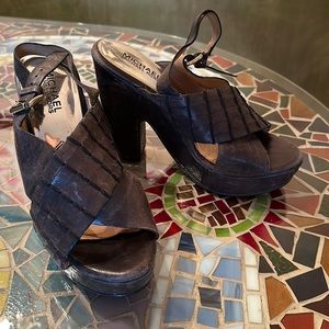 Michael Kors Size 7 Charcoal Grey Platform